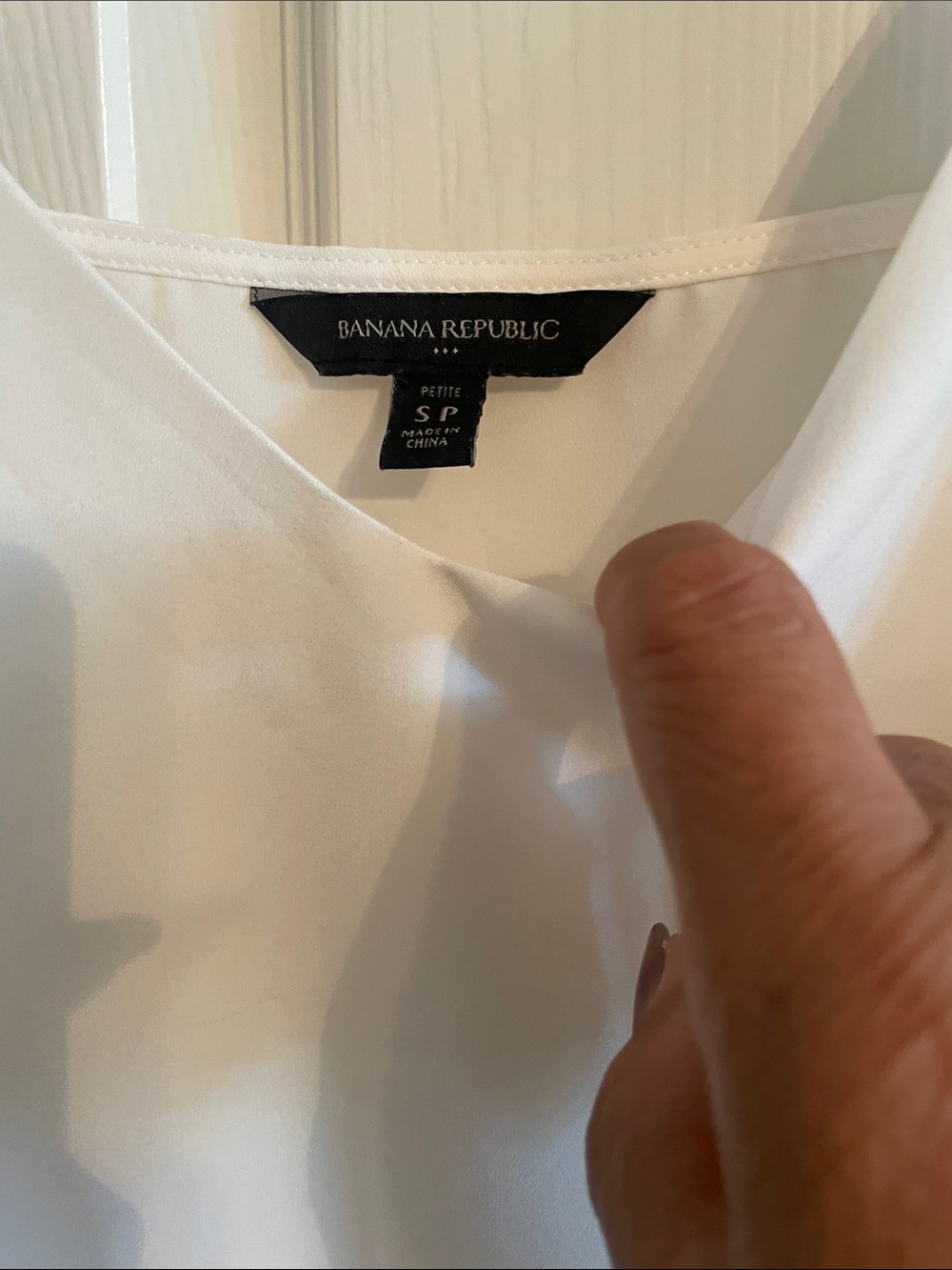 Banana Republic White V-Neck Satin Cami Tank - Picture 2 of 3